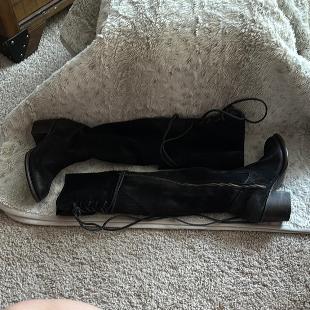 Freebird Brock- Black Suede